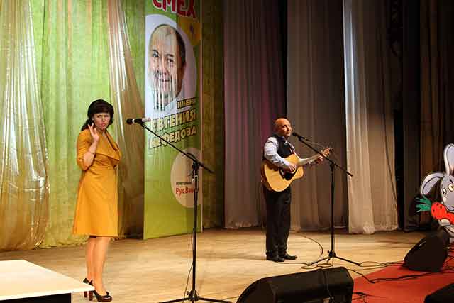 Татьяна Кормилицина и Владимир Митрофанов на гала-концерте VI фестиваля иронической поэзии