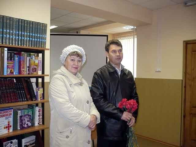 Глава Афонинской сельской администрации И. П. Саулин, представитель социальной защиты Н. Ф. Обидина Глава Афонинской сельской администрации И. П. Саулин, представитель социальной защиты Н. Ф. Обидина