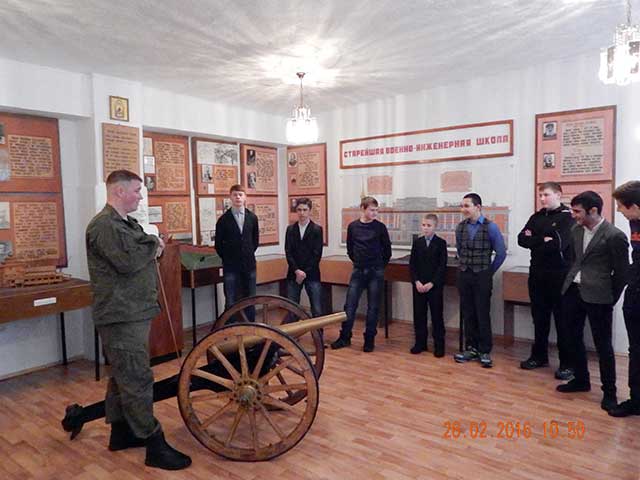 Школьники в музее войсковой части