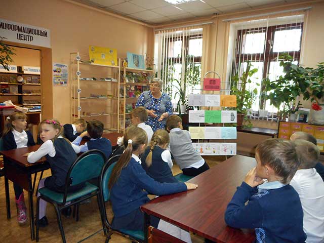 Л.В.Маврина, зав. отделом Ждановской детской библиотеки-филиала №13 д, даёт советы по энергосбережению