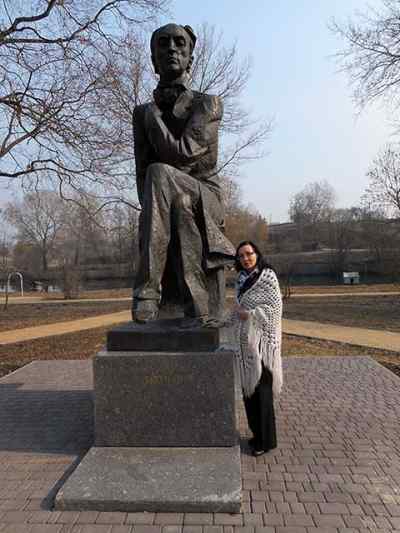 У памятника Ф.И. Тютчеву