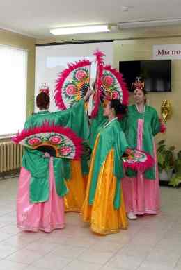 Традиционный корейский танец в исполнении ансамбля «Сораксан»