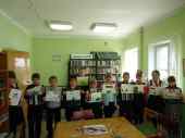 Дети в рисунками о войне в Прокошевской библиотеке