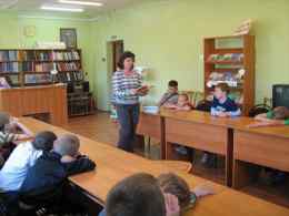 Горянская И. В. ведет краеведческий час «Мой родной край» для детей из приюта «Алый парус» 