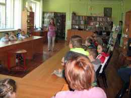 Казаченко Ю. А. ведет краеведческий час «Мой родной край» для детей из приюта «Алый парус»