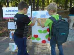 Юные жители города Кстово участвуют в оформлении библиотечного квилта