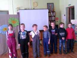 Дети читают стихи на празднике чтения Приключение в стране Читалии