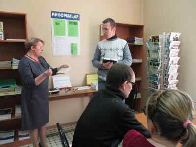 В.А. Ежова, главный библиограф,  представляет говорящую книгу