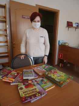 Прокошевская сельская библиотека-филиал №21 принимает участие в акции "Подари книгу"